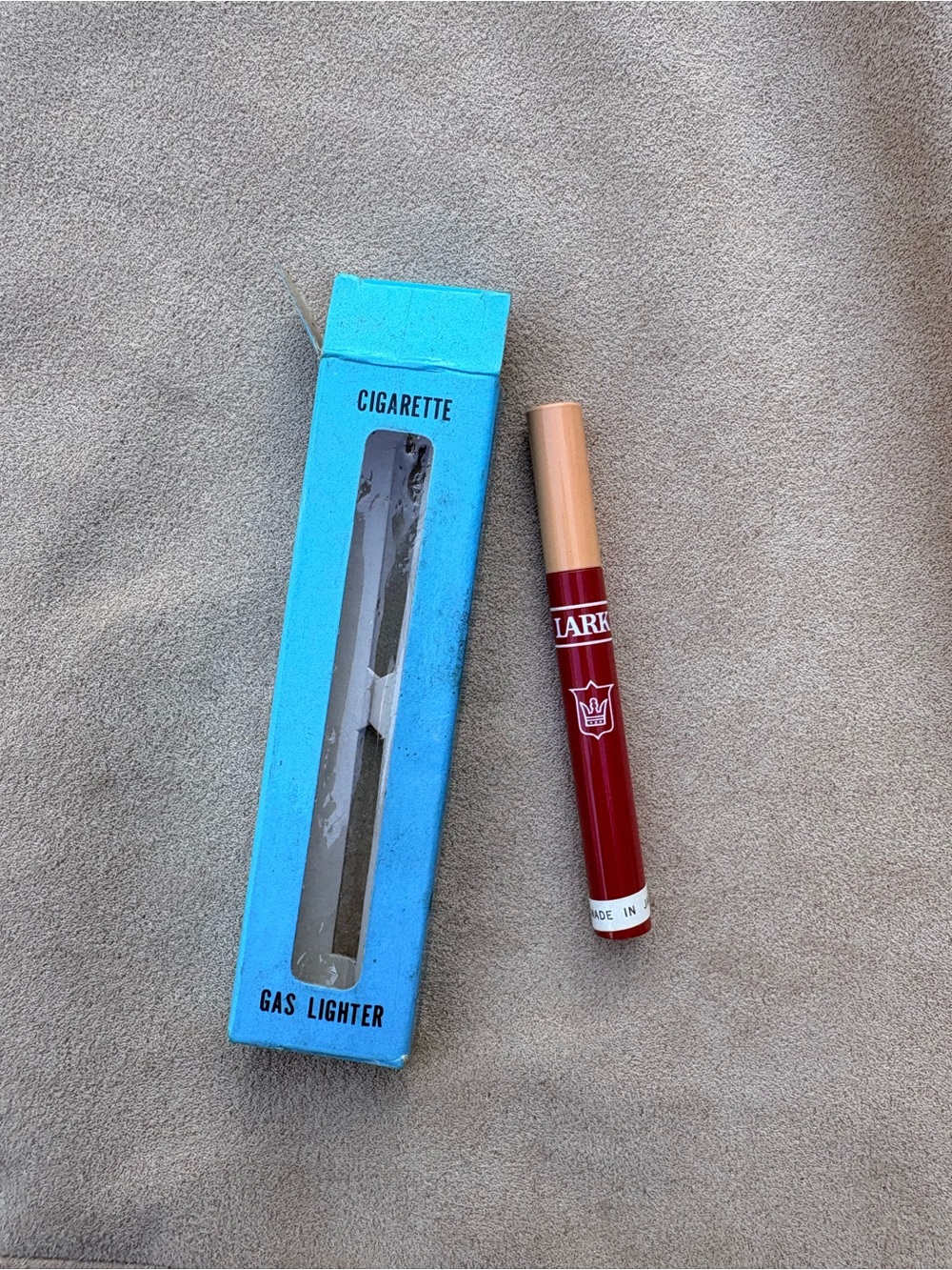 🚬 LARK Red Vintage Refillable Gas Lighter (Contains NO gas, needs refilling)